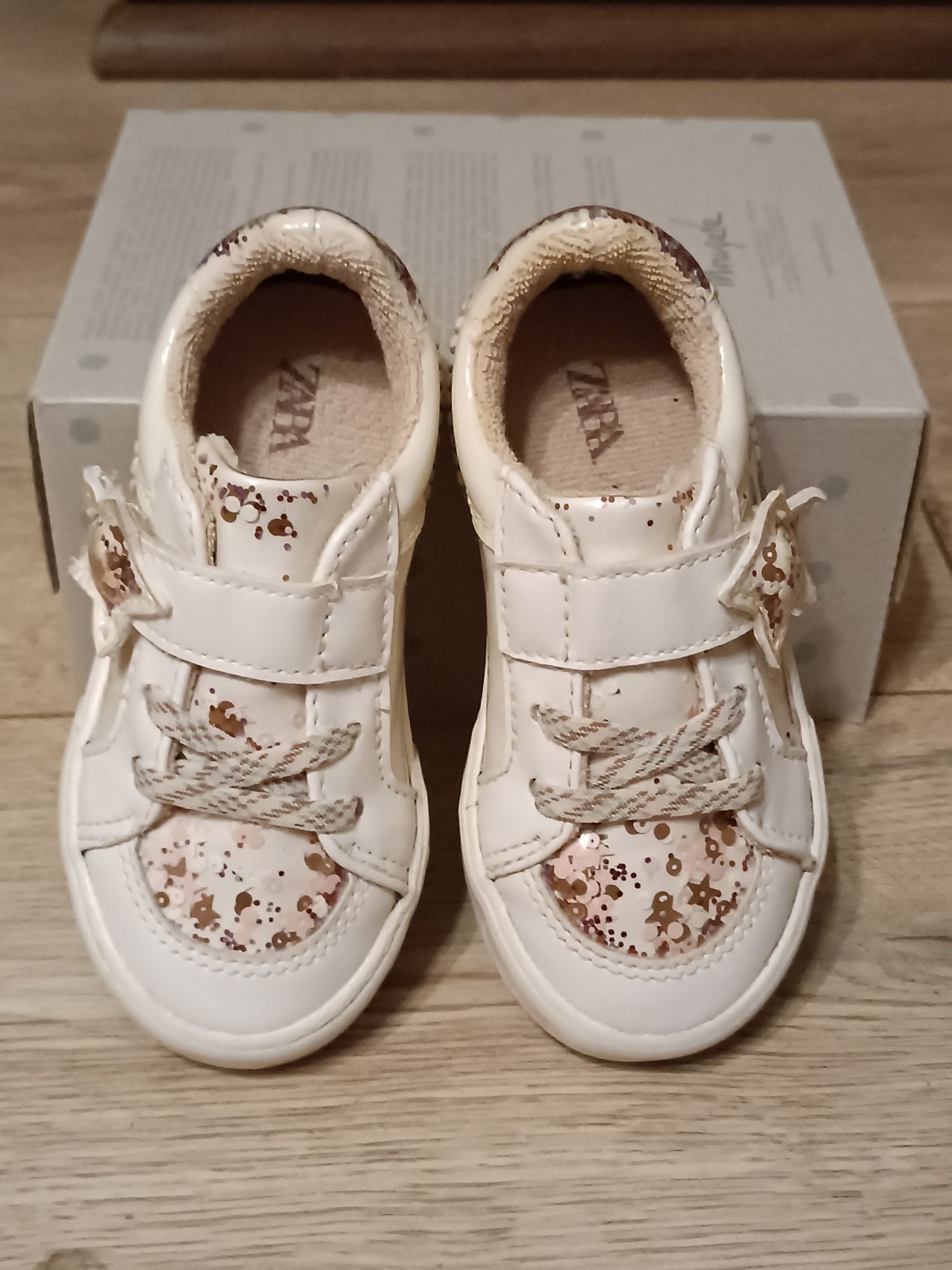 Buty /trampki Zara r.22 białe z błyszczącymi cekinami dziewczynka