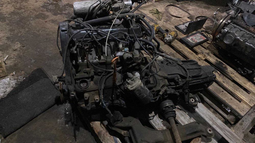 Двигатель Audi 80 B3 1.8 JN Двигун Ауді Б3 б4 бензин Мотор Кпп Разбор