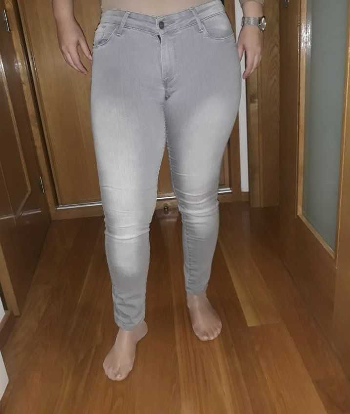 jeans em cinzento da tiffosi