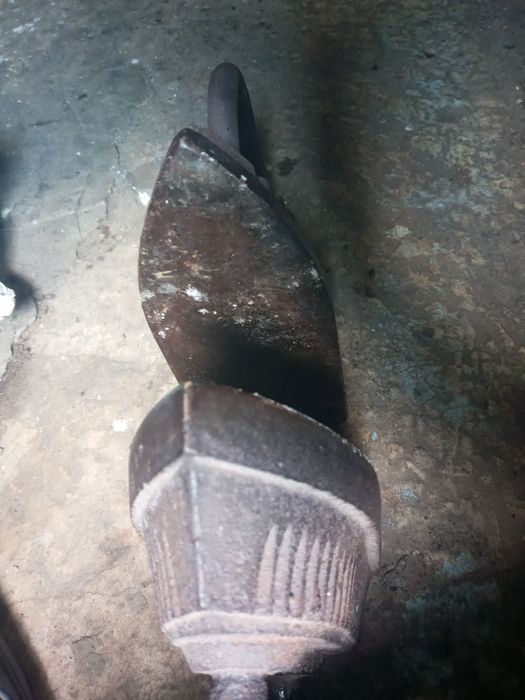 Старые литые утюги.