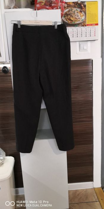 Spodnie ciemny szary.