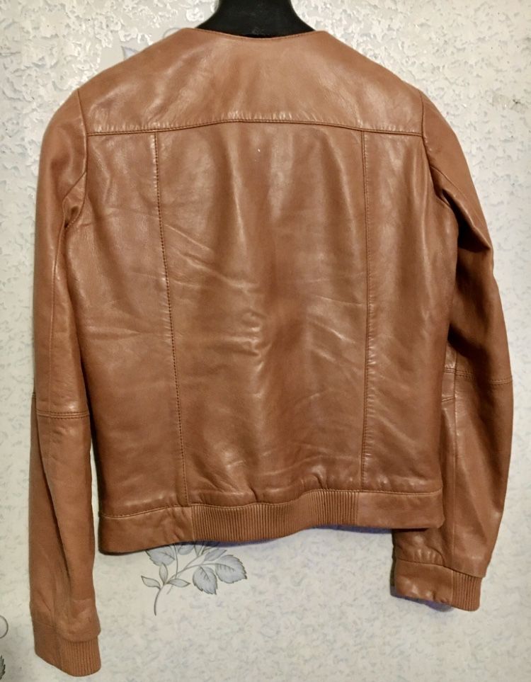 Фирменная кожаная куртка бренда Promod