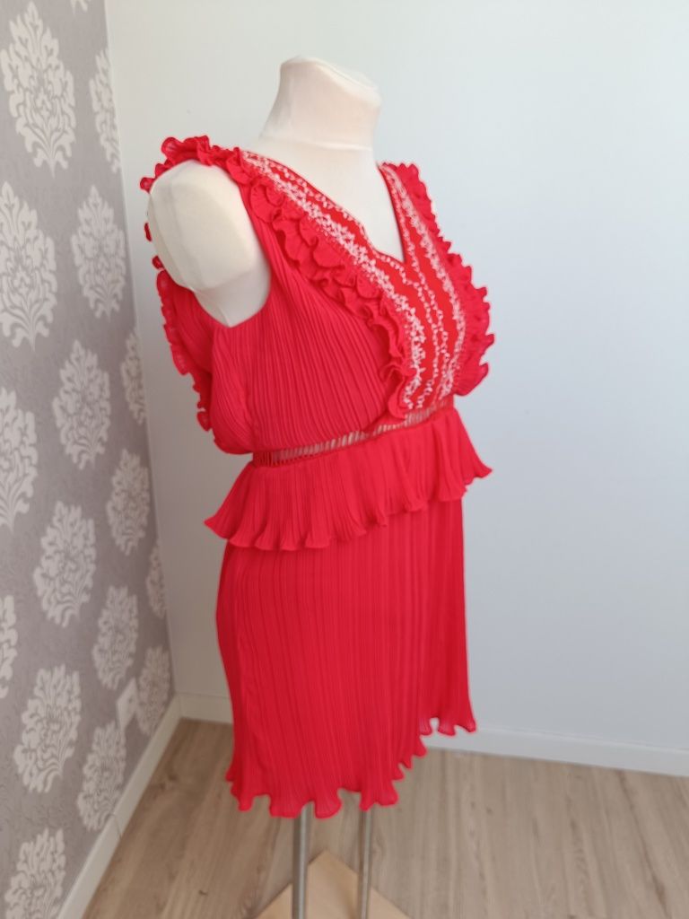 Czerwona sukienka mini z falbanami, średniej wielkości Moon River, z d