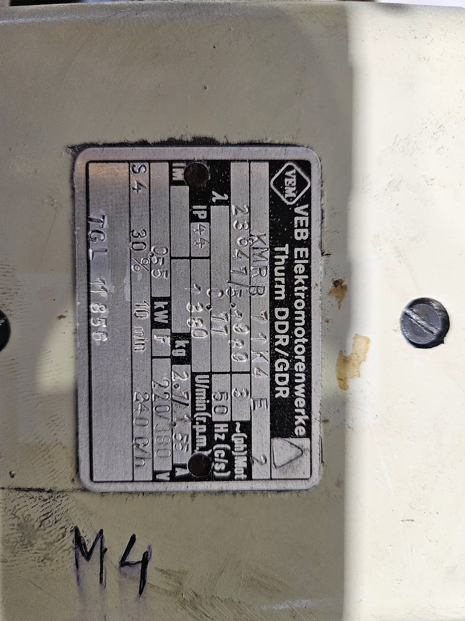 Napęd napinający, elektryczny generator siły naciągu

WMW