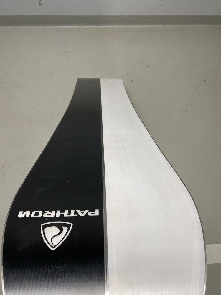 Splitboard Pathron Scratch 161 + Foki