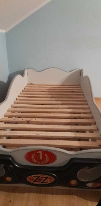 Łóżka auta dla bliźniaków