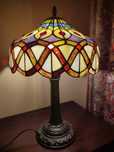 Lampa witrażowa, styl Tiffany, bogaty wzór, wys. 48 cm