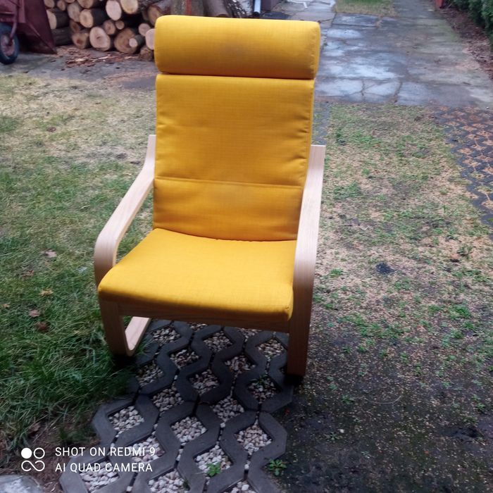 Fotel wraz z podnóżkiem