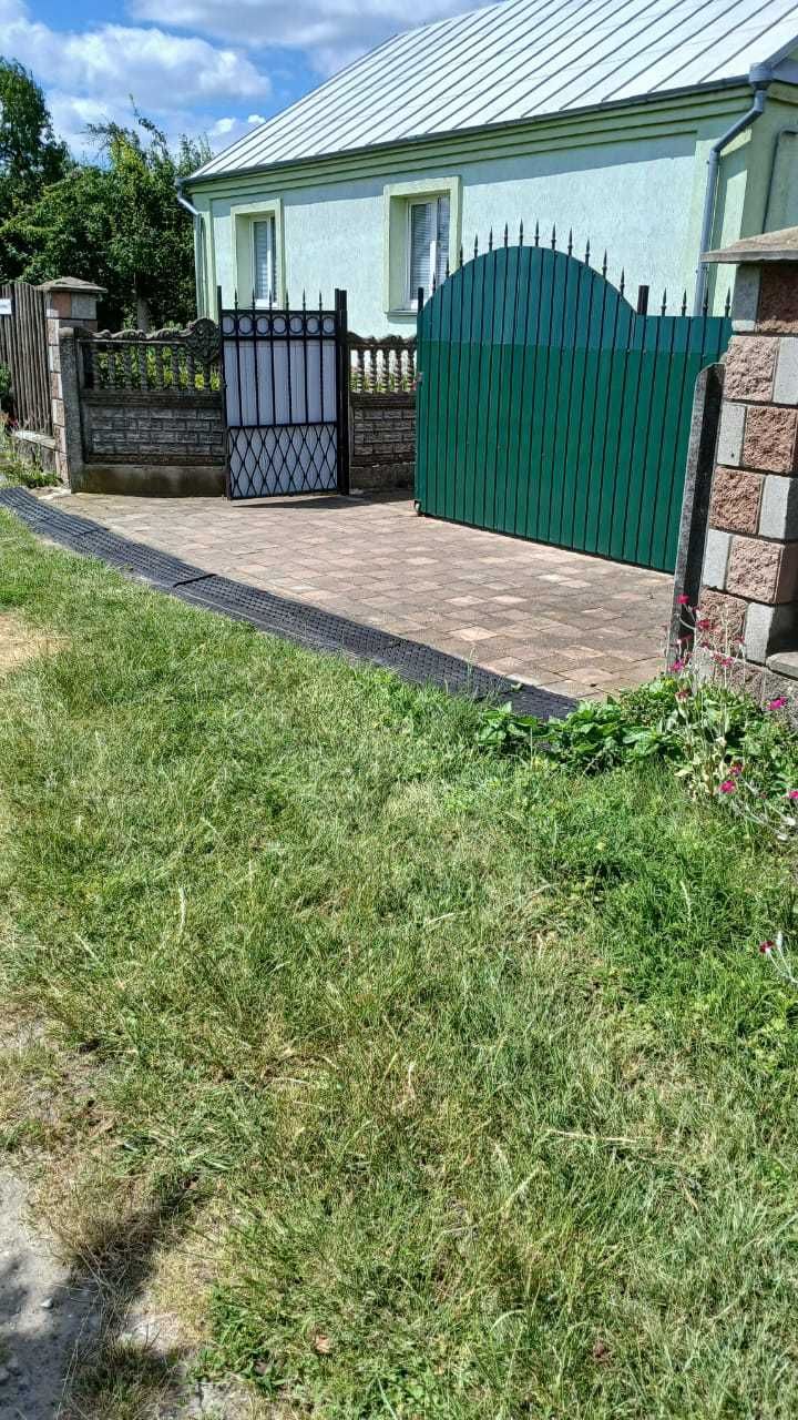 Продаж будинку в селі (Рівненська область, с.Шкарів)