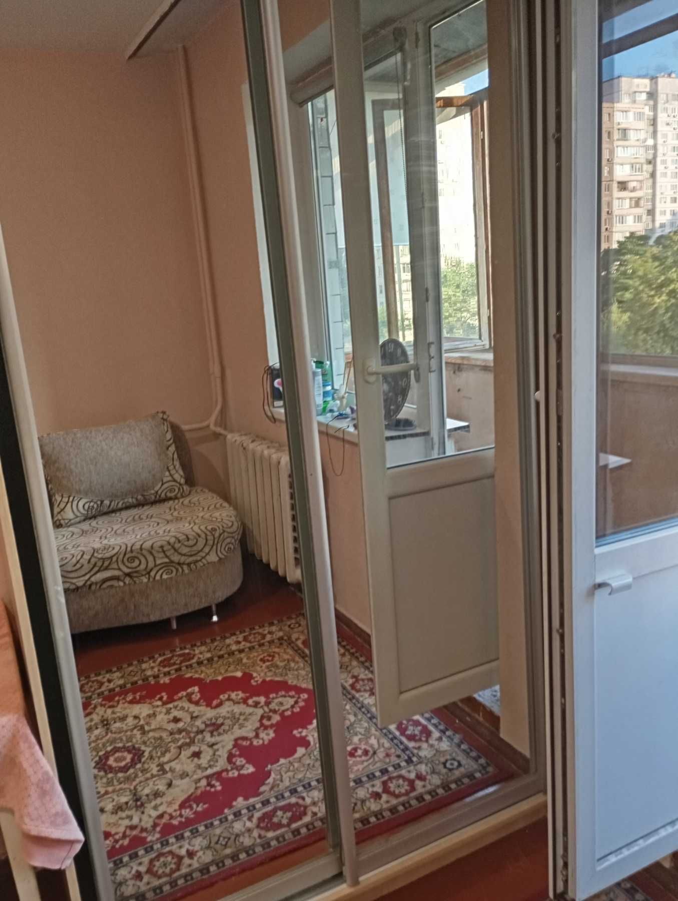 Комната без хозяев, в 500м от м.Минская, Оболонь