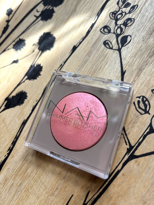 Rozświetlający róż do policzków vegan NAM Strawberry Lemonade 01