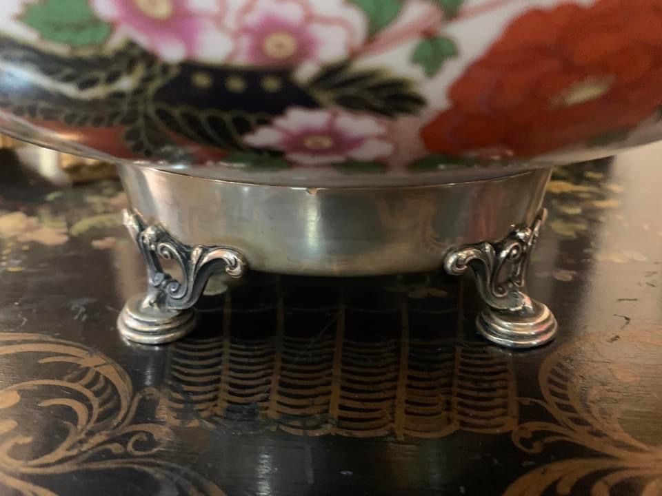 Taça em porcelana com base em prata