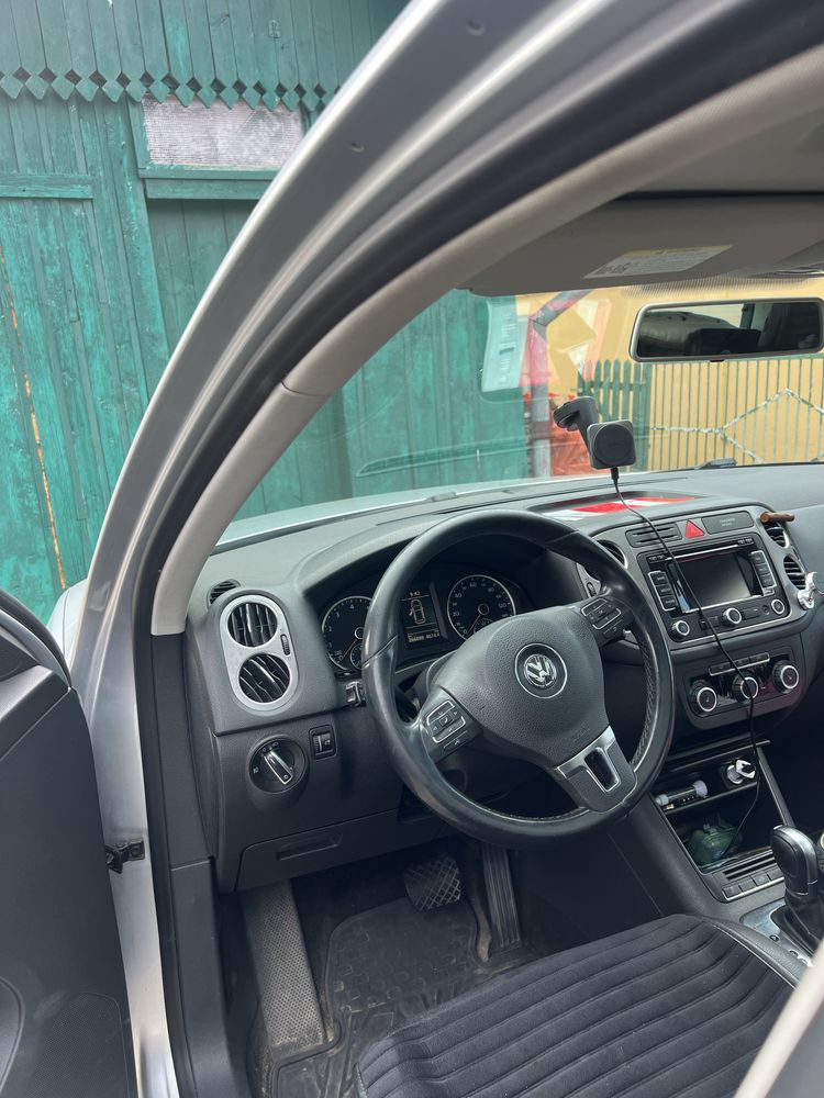 Продам Volkswagen Tiguan 2.0 бензин америка не битий