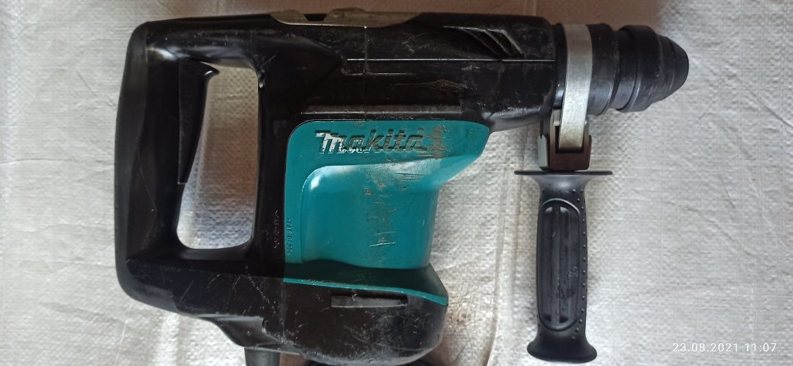 Перфоратор Makita HR3200C