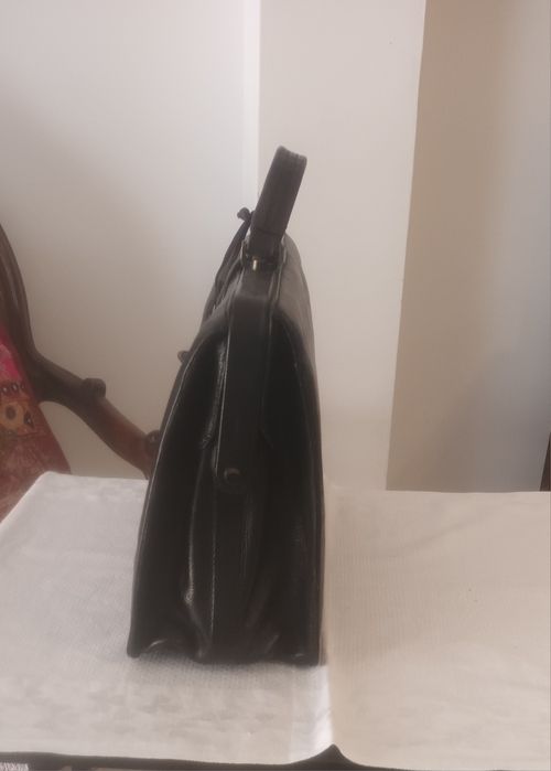 Pasta executiva preta em couro