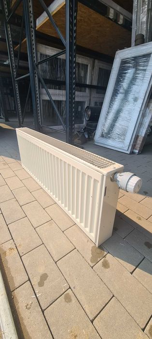 Grzejnik używany 100x35 V22 + termostat !!