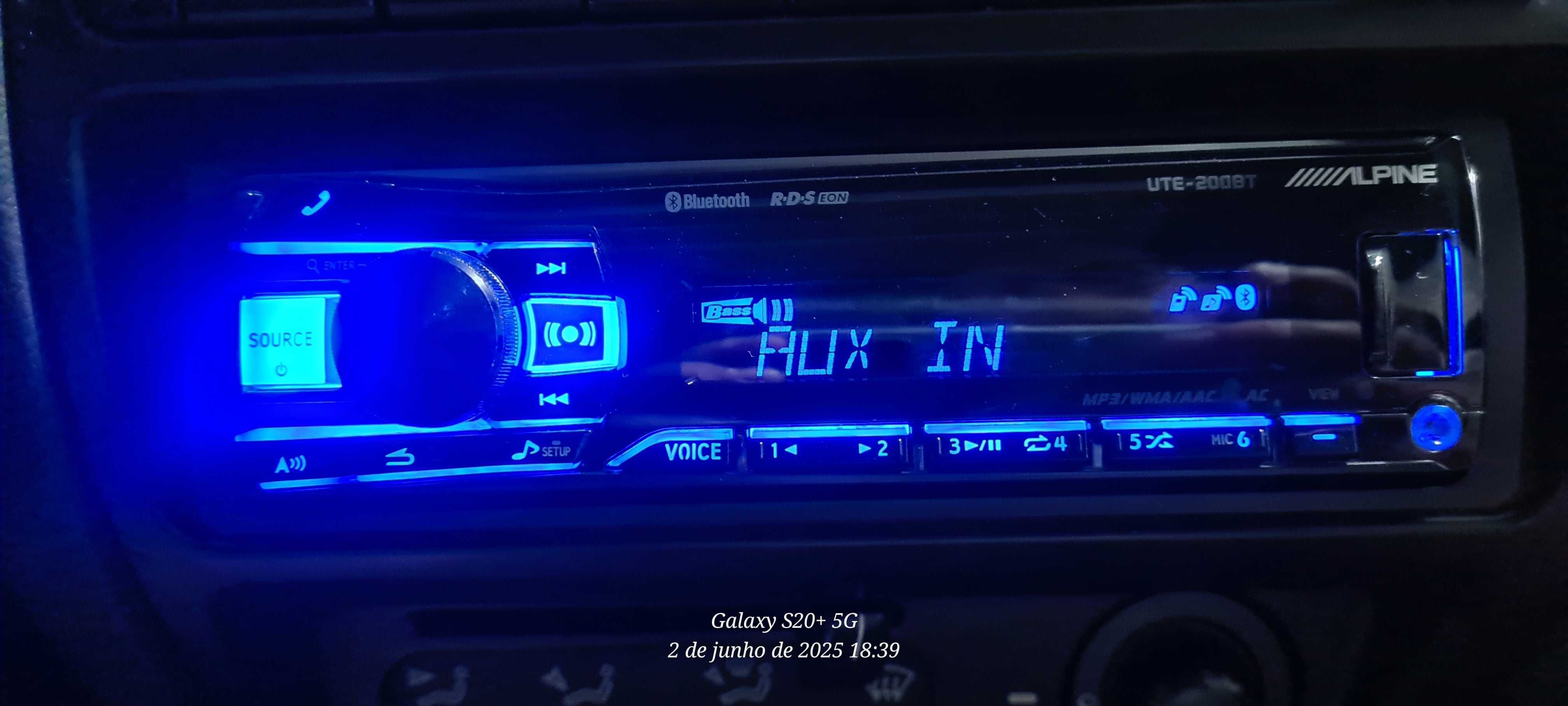 ALPINE UTE-200BT c/novo, tem conexão BLUETOOTH
