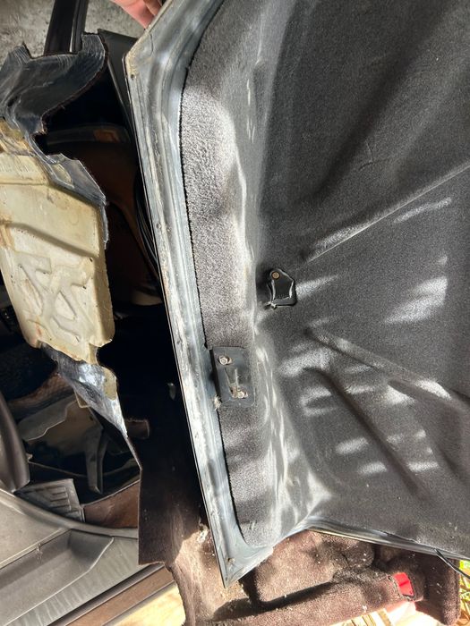 Klapa maska tył mercedes w124