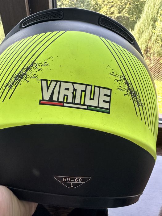 Продам мотошлем.