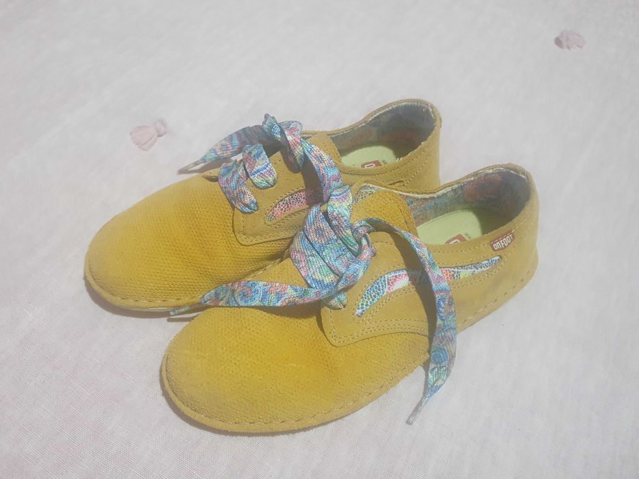 Sapatos Novos Amarelo, confortáveis