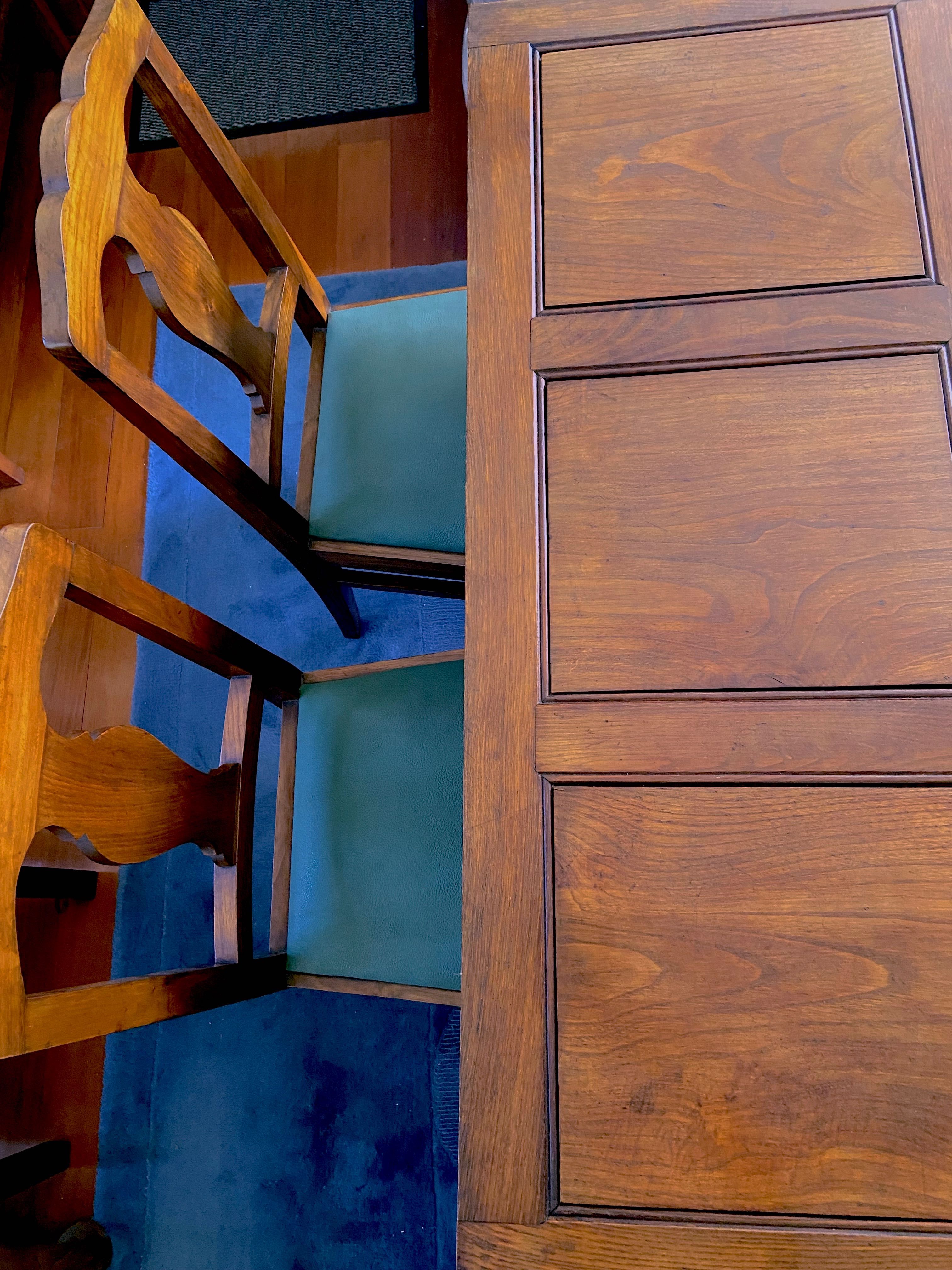 Mesa de madeira extensível com 4 cadeiras