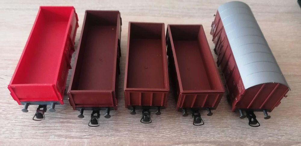 Wagony towarowe ROCO H0 pasują do piko