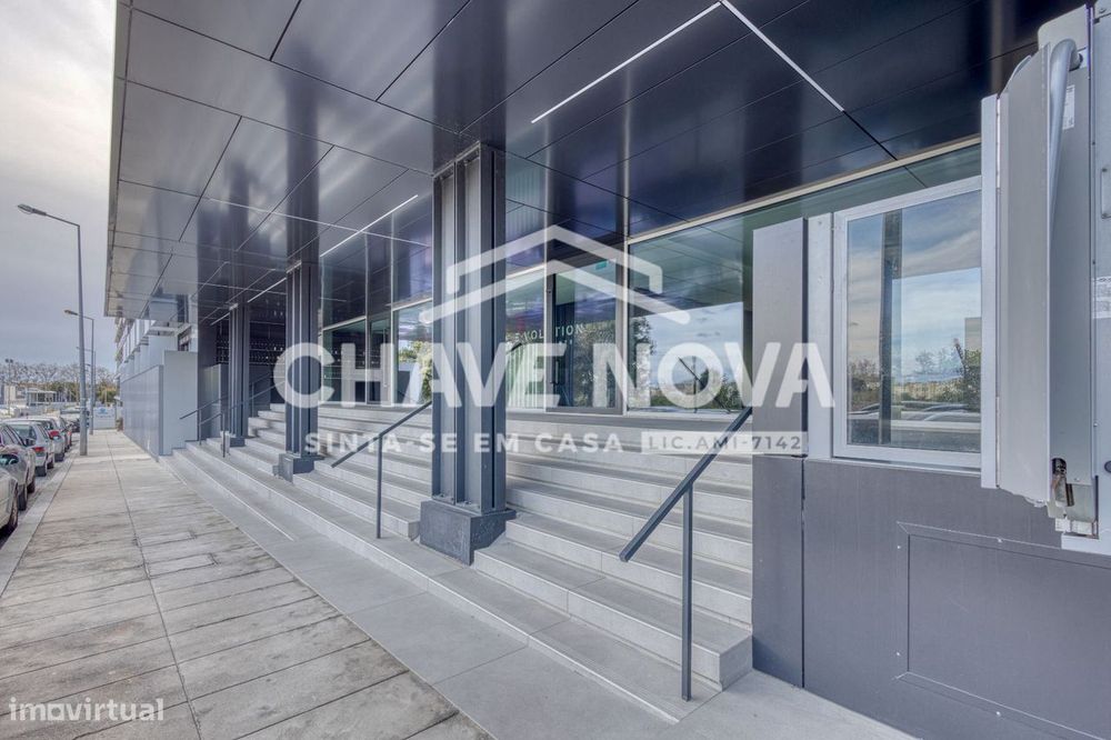 Apartamento T0 com varanda e garagem – EVOLUTION - Sra. Hora