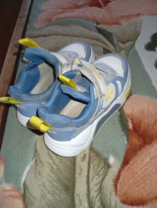 Кросівки дитячі 100грн