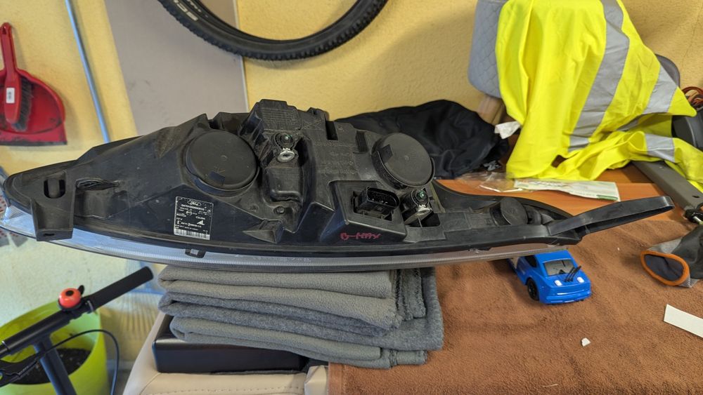 Lampa przód lewa Ford B-Max 2012