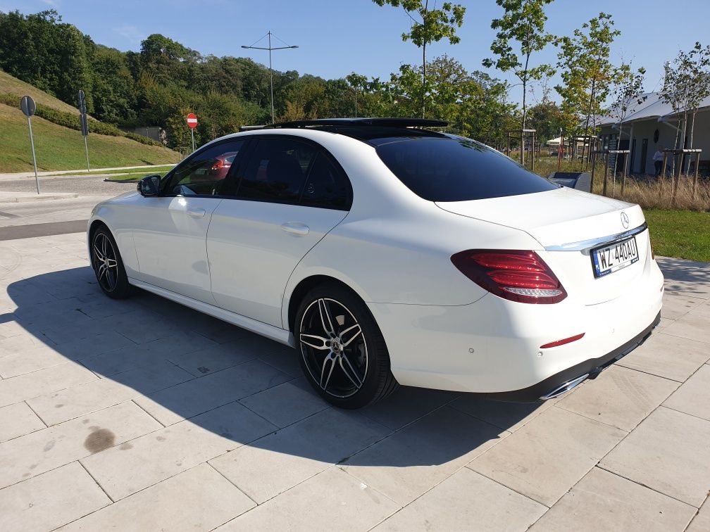 Wynajem Mercedes E klasa W213 220D 4matic.  Wypożyczalnia samochodów.