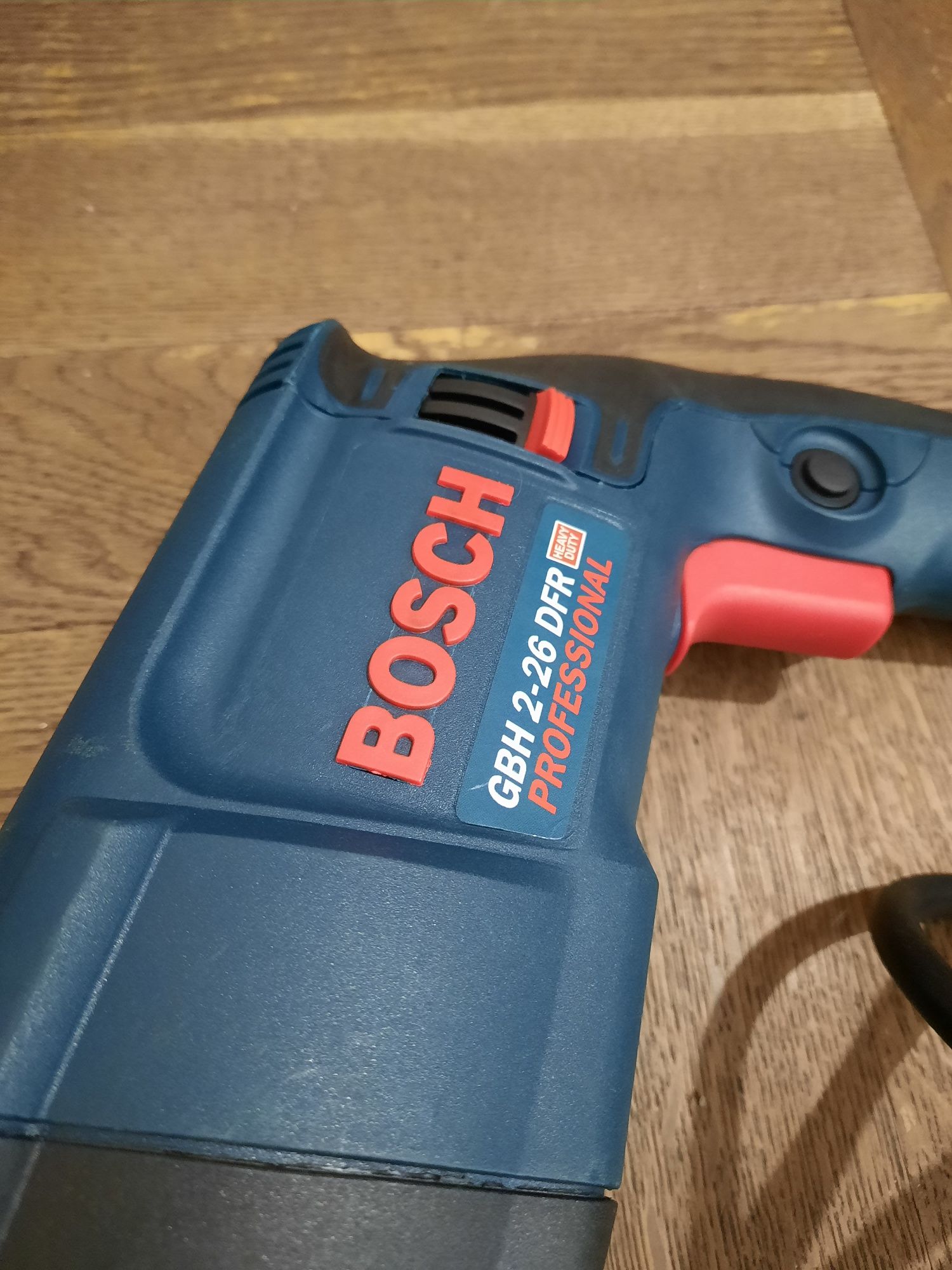 Новий!!Перфоратор Bosch GBH 2-26 DFR,800вт,2.7дж,дод.патрон