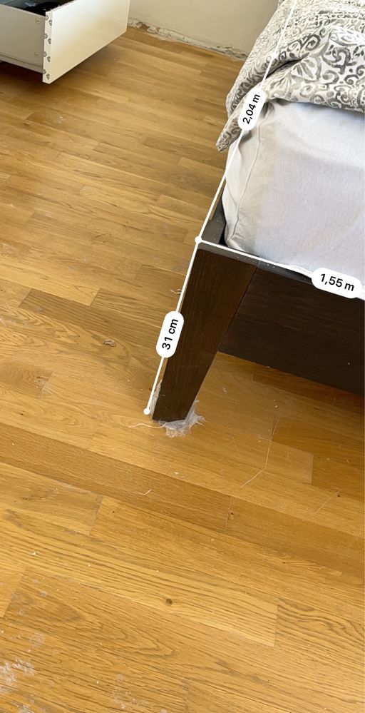 Łózko z materacem