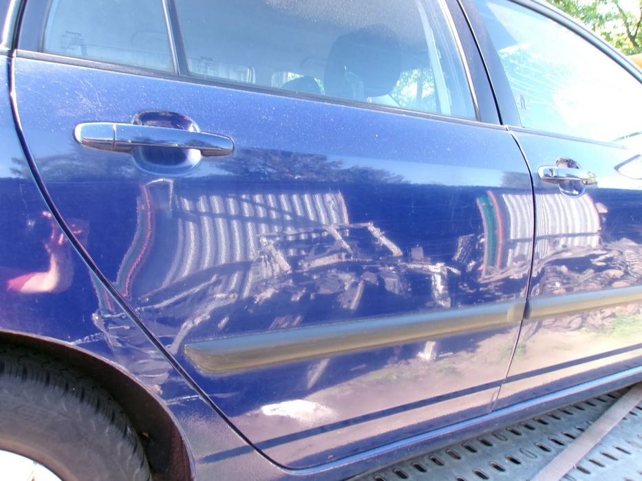 DRZWI PRAWE TYLNE TOYOTA COROLLA E12 KOMPL. 8Q4  KOMBI