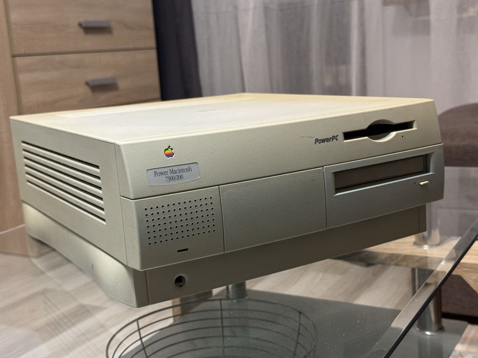 Apple Power Macintosh 7300/200