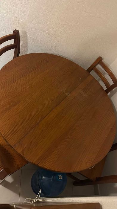 Mesa de sala redonda extensível Cerne c/4 cadeiras