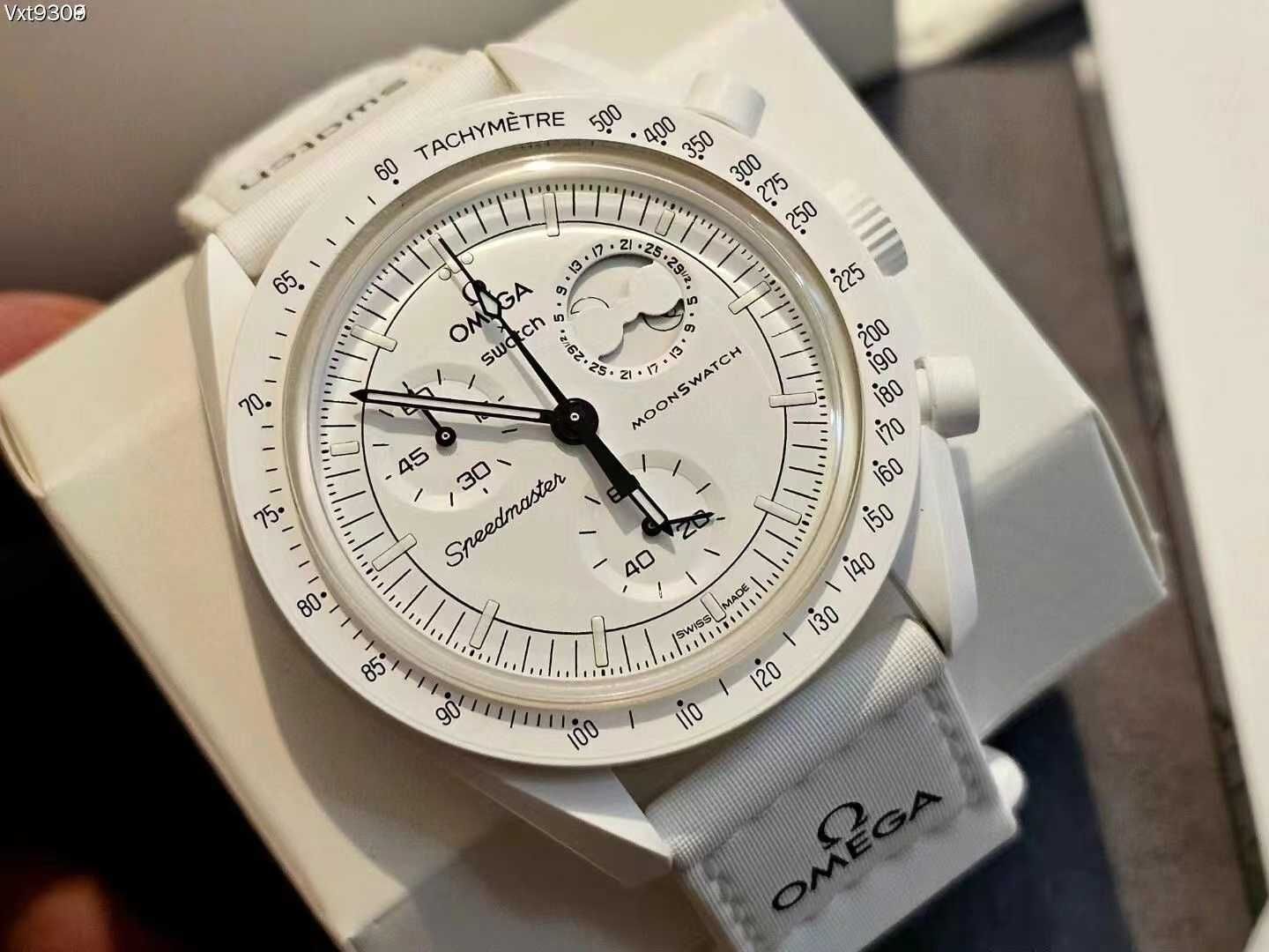 Swatch x Omega Moonswatch Mission To Moonphase Snoopy SO33W700