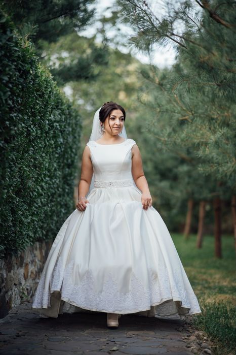 Весільна сукня!Королівський атлас.