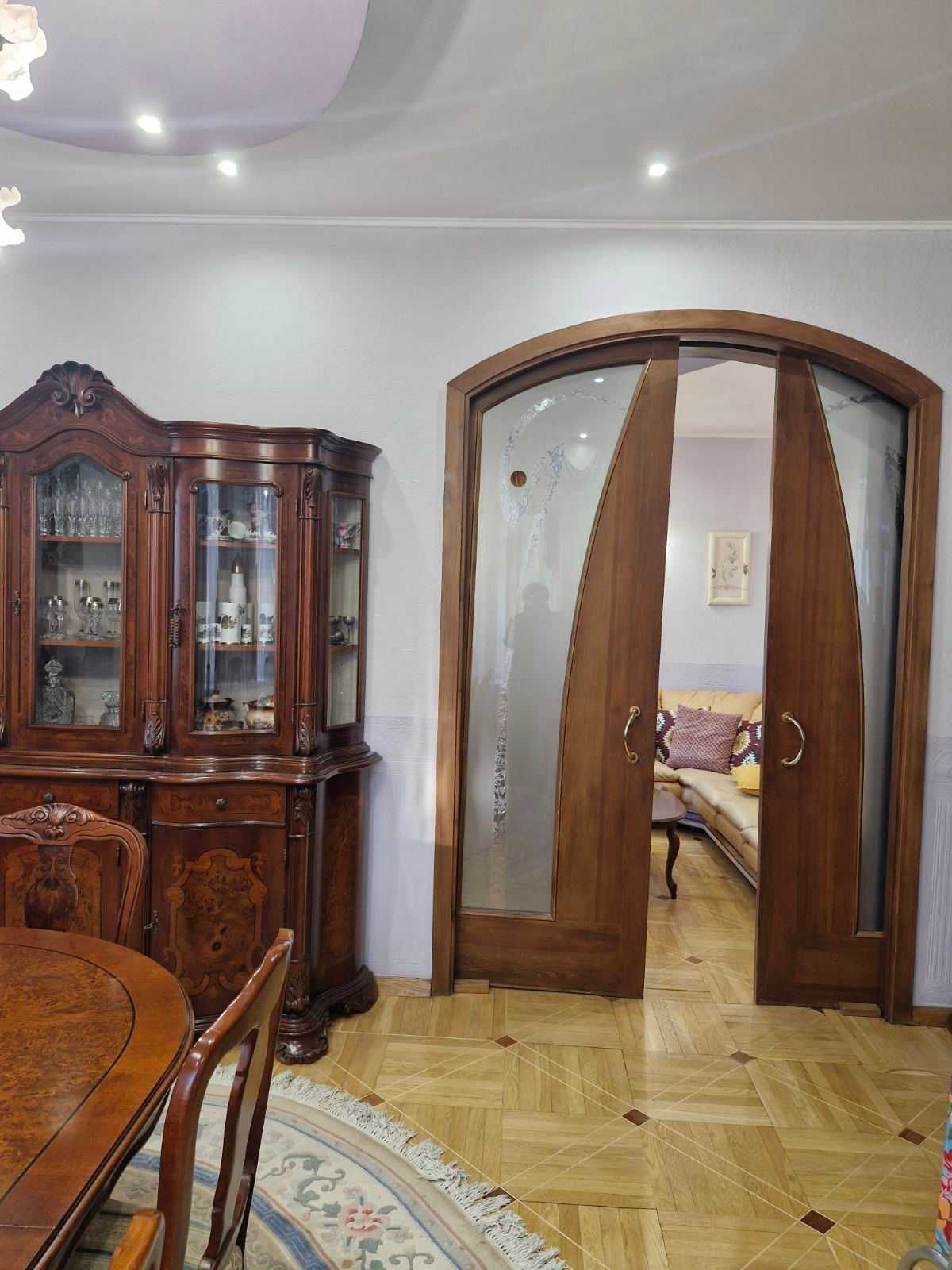 Центр. Продам 3к, 150м2  + паркинг. Дмитриевская,13-а
