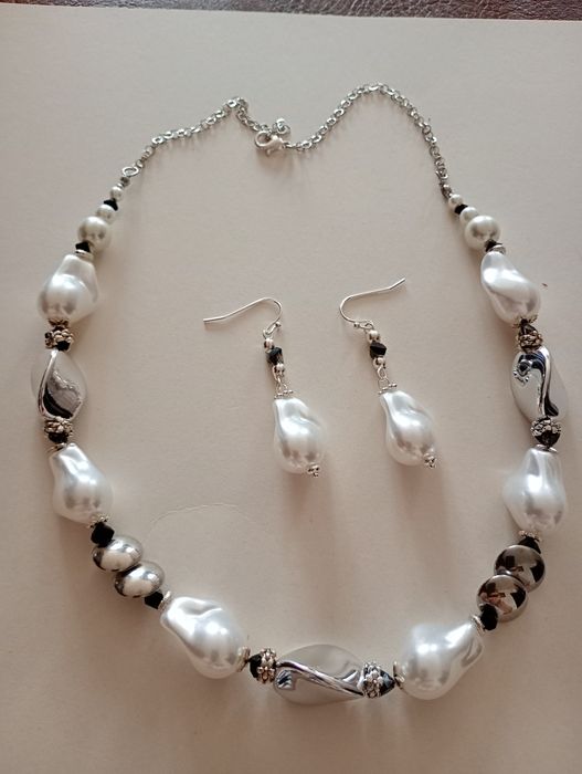 Okazja Biało _Srebrno_Czarny lekki wyjątkowy jedyny taki zestaw biżute