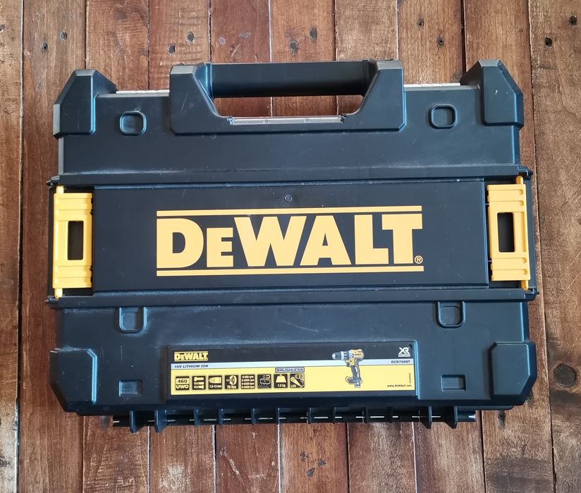 Walizka DeWalt DCD796