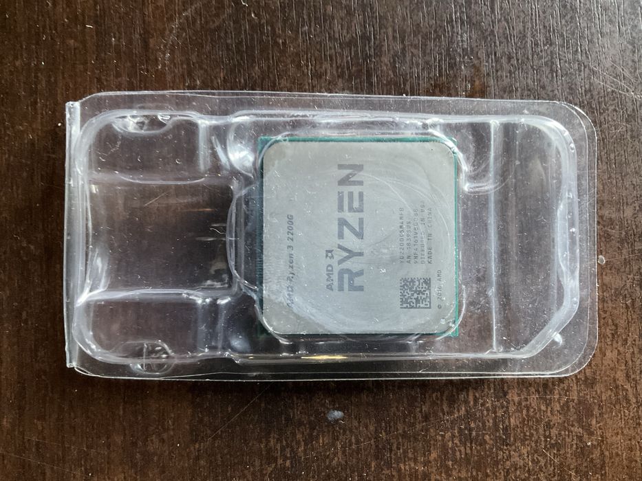 Продам процессор Ryzen 3 2200G