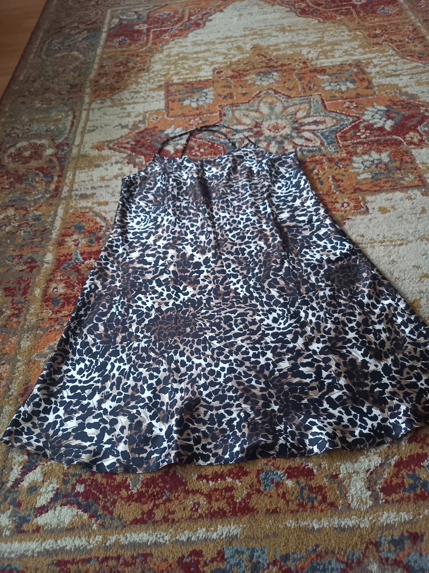 Sukienka panterka na naramkach firmy Chisete rozmiar M