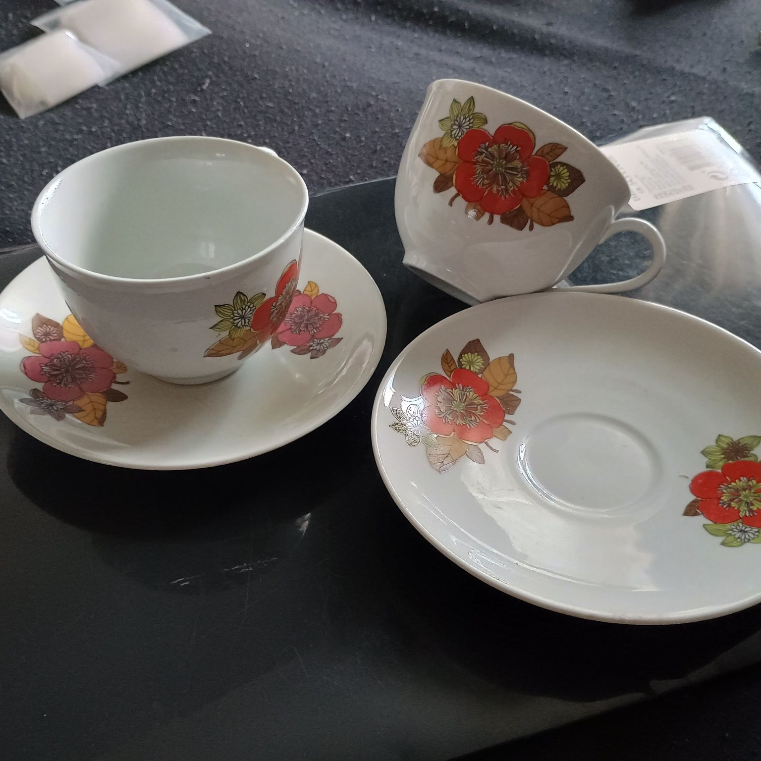 komplet porcelany 2 filiżanki wraz z talerzykami royal