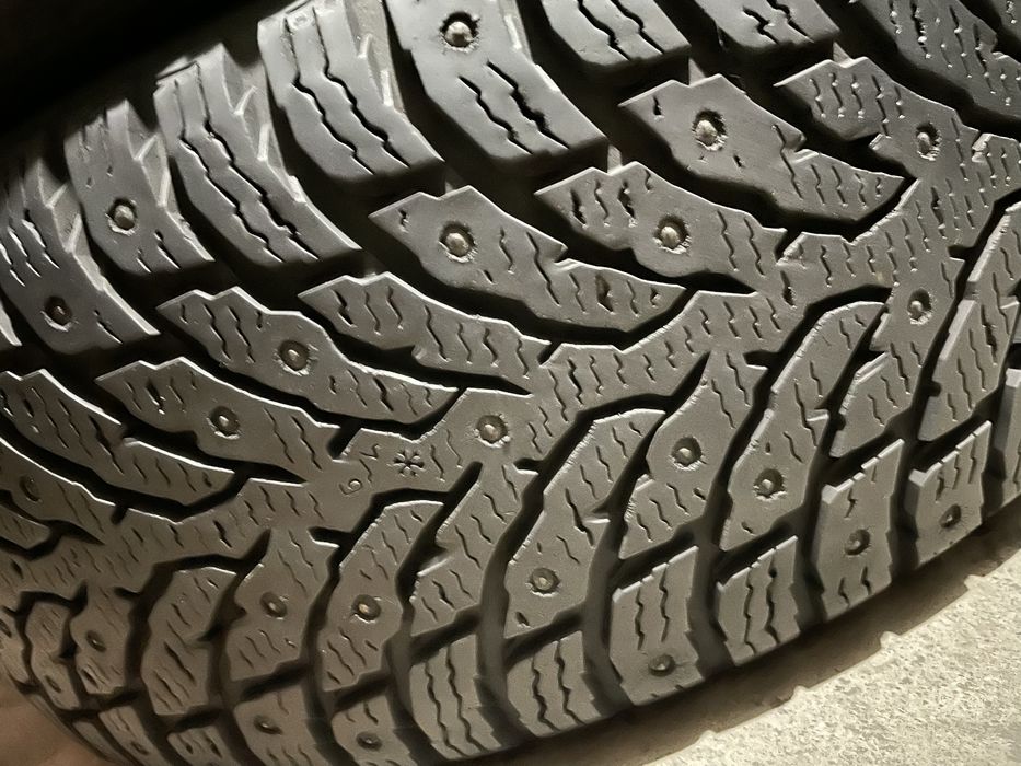 215/55 R17 Nokian Hakkapelitta 9/ 2шт./ шиповка/ як нові