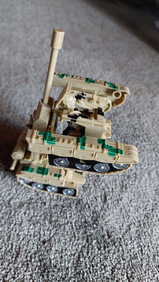 Czołg robót Transformers 2w1 napęd