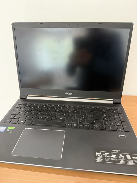 Acer aspire 7 16GB 512GB SSD