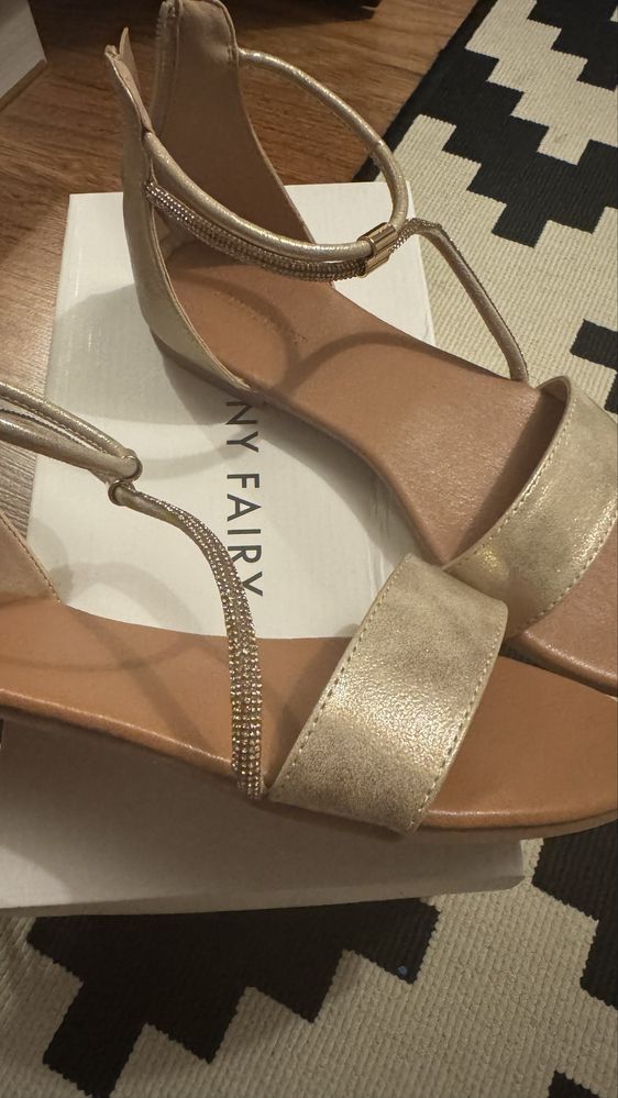 Sandaly zlote firmy jenny fair r 38 nowe