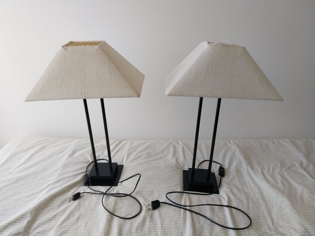 2 Candeiros de mesa de cabeceira  modernos