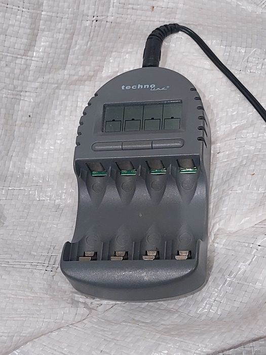 Зарядка NiCd/NiMH AA/AAA Technoline BC450