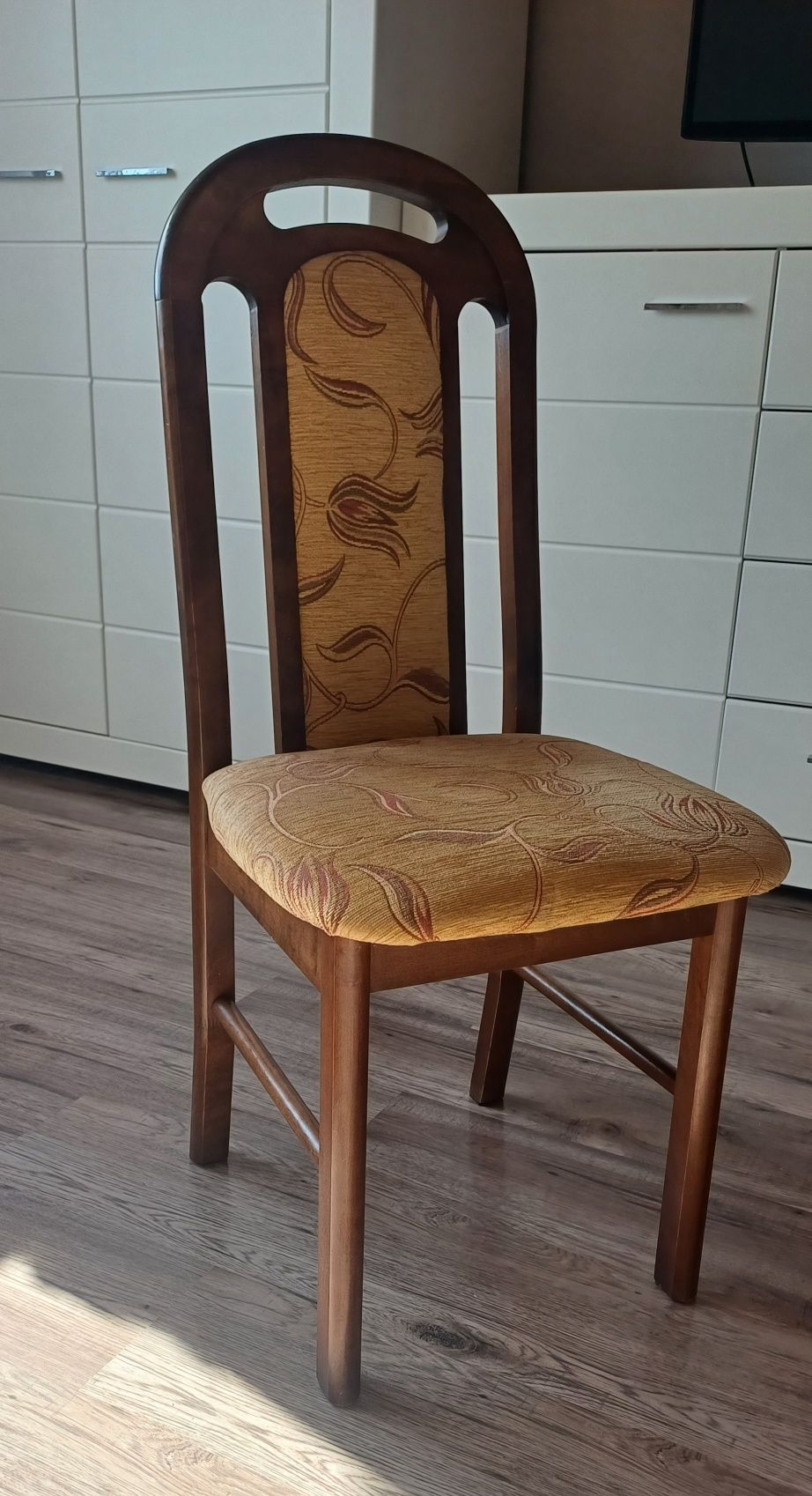Zestaw krzeseł do jadalni